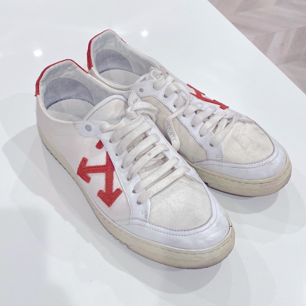 Men’s Off White sneakers in size 43.